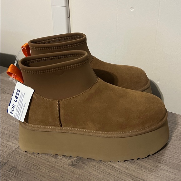 UGG Classic Mini Dipper Suede boots in the color Chestnut Size 7 NWT - Picture 13 of 16